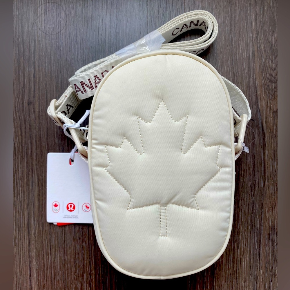 Lululemon Team Canada Legacy Bag